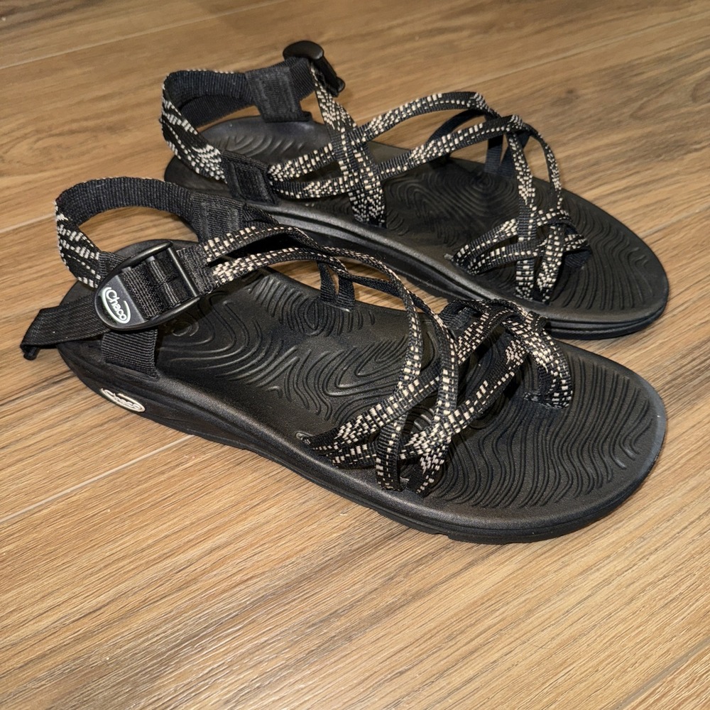 Chaco Women 11 Black/White Print With Toe Loop And Adjustable Strap Sport Sandal